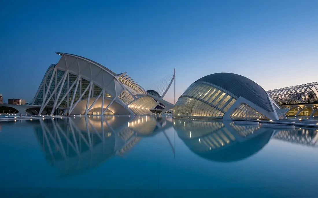 Ciudad de las Artes y las Ciencias de Valencia al anochecer